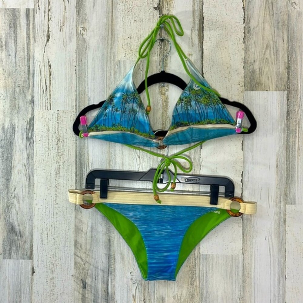 Aaron Chang 🏖 Reversible String Triangle Top 2-Piece Bikini Set